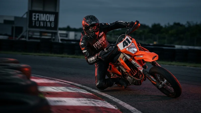 KTM 690 SMC und Supermoto: Mapping für die Straße? Nein, für die Strecke
