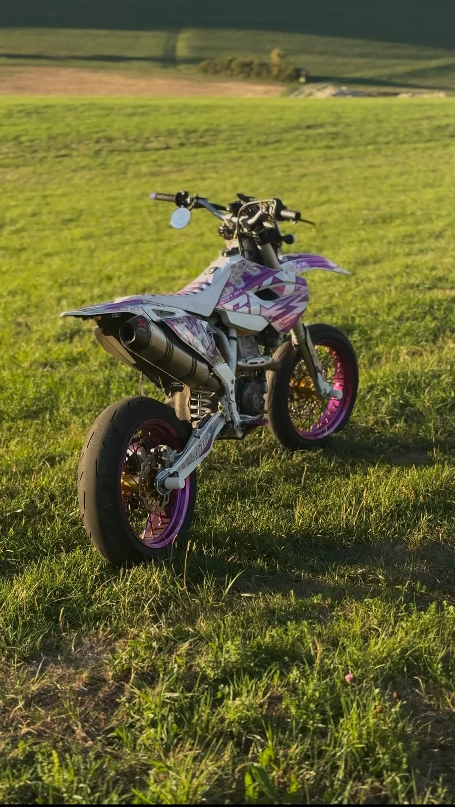 Side view of the Husqvarna FE 350 supermoto